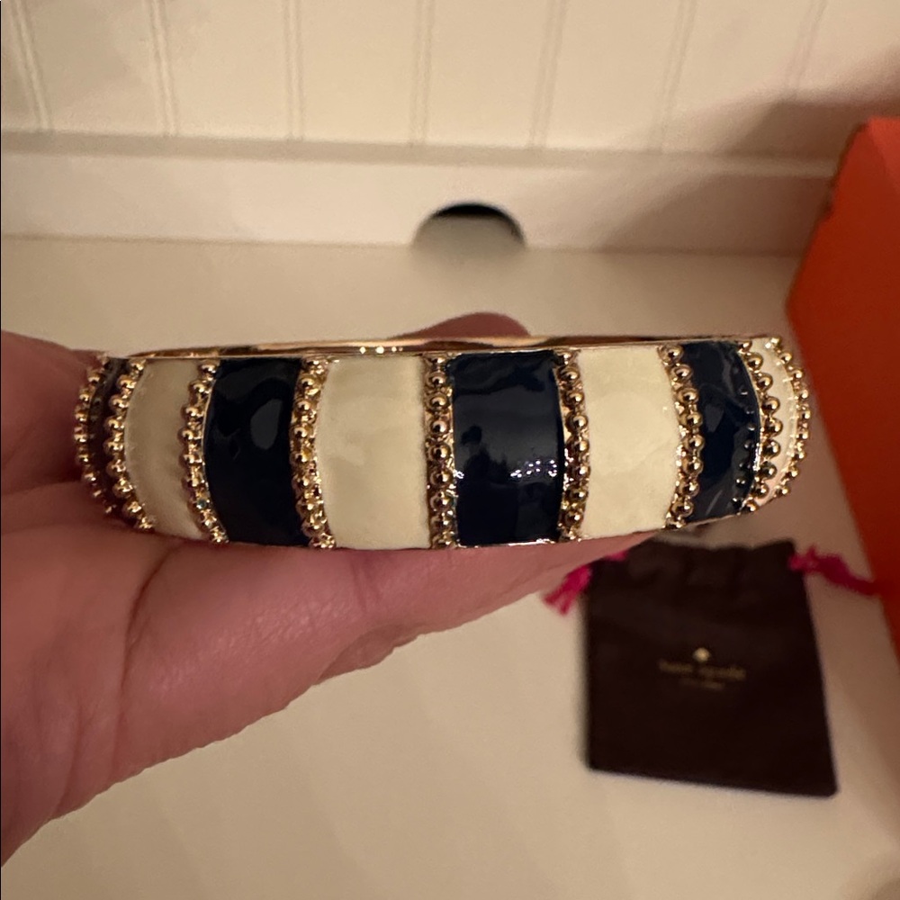 Kate Spade Navy & Cream Enamel Bangle Bracelet Gold Tone - Picture 4 of 4